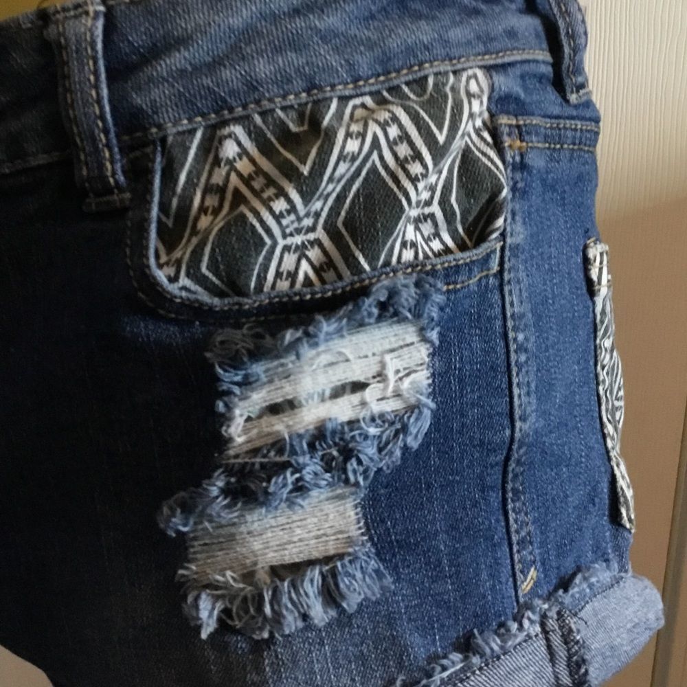 Shorts - Picture 4 of 5